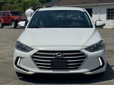 Hyundai Elantra 2017 - Thumbnail 2